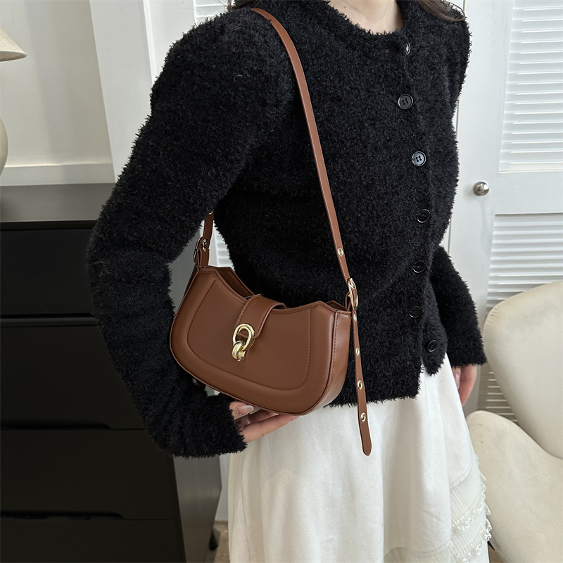 Women's Pu Leather Solid Color Vintage Style Semicircle Lock Clasp Shoulder Bag display picture 3
