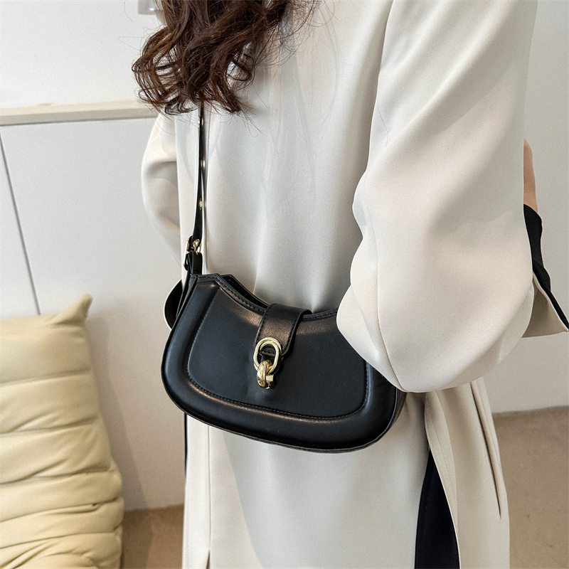 Women's Pu Leather Solid Color Vintage Style Semicircle Lock Clasp Shoulder Bag display picture 6