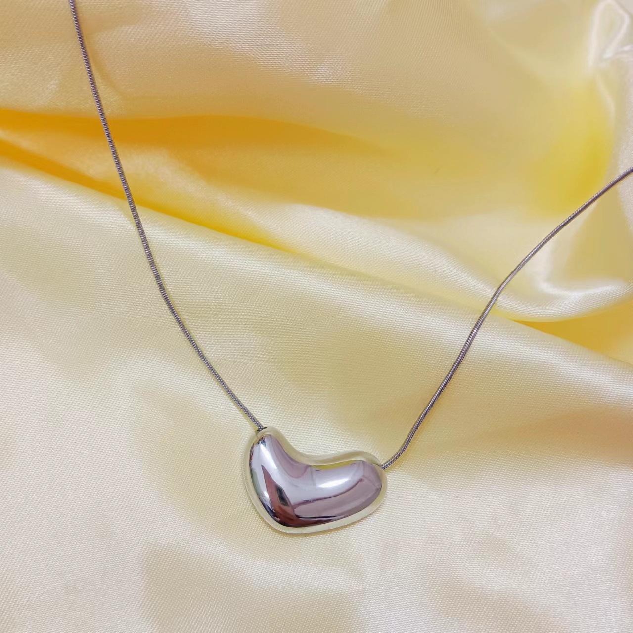 Elegant Heart Shape Titanium Steel Necklace display picture 5