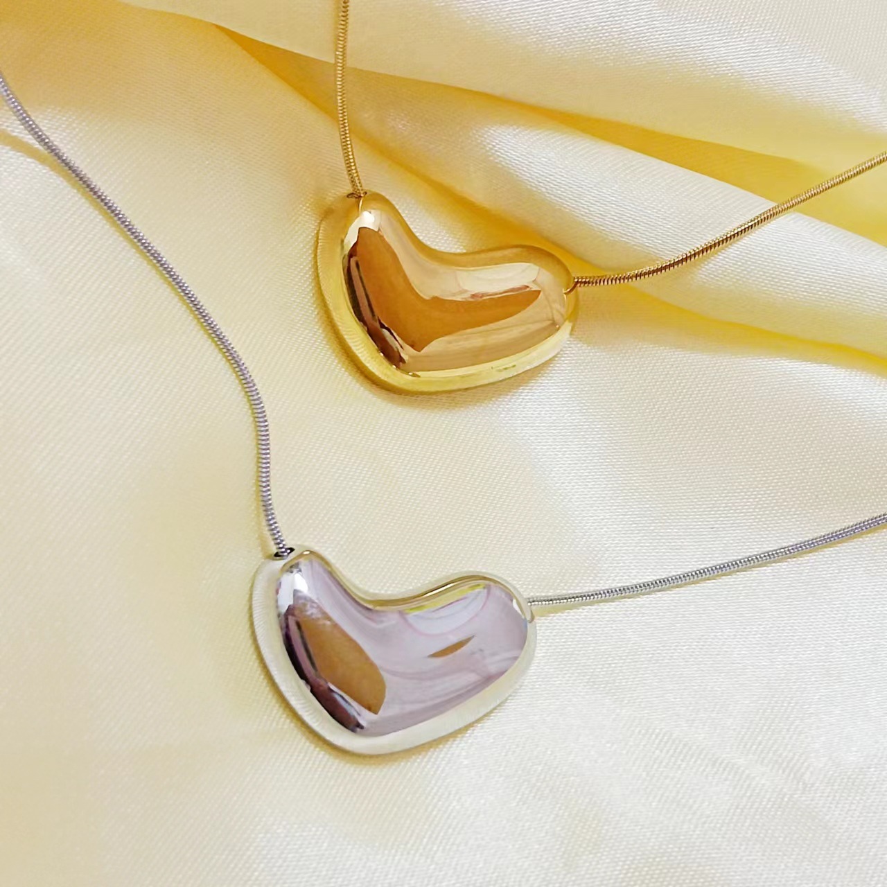 Elegant Heart Shape Titanium Steel Necklace display picture 4