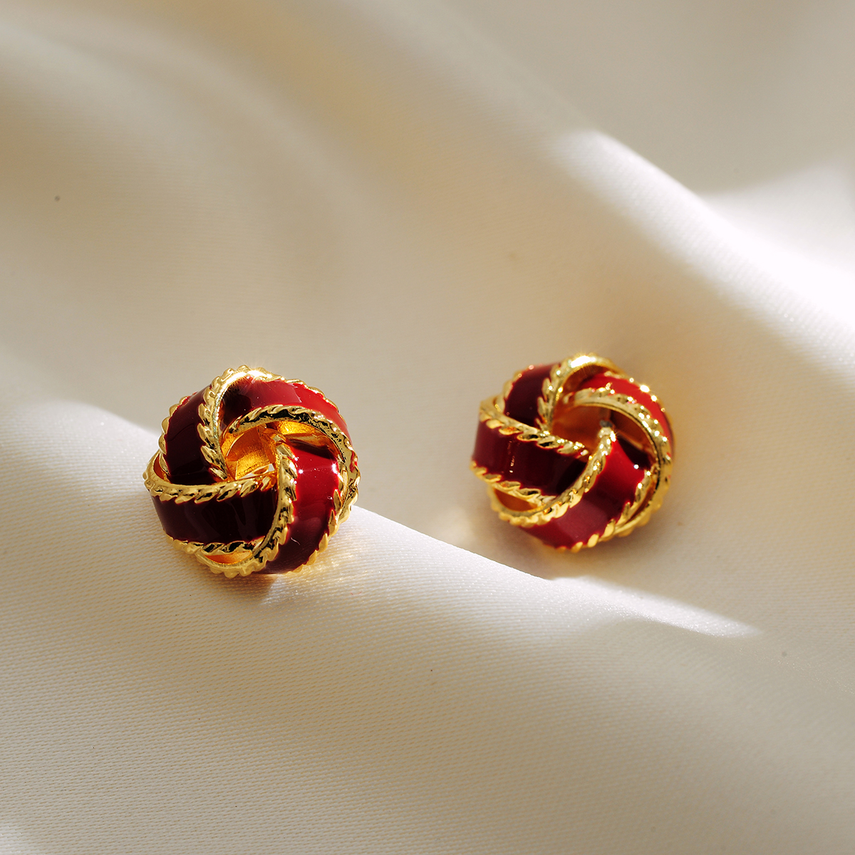 1 Pair Simple Style Round Enamel Plating Copper 18k Gold Plated Ear Studs display picture 1