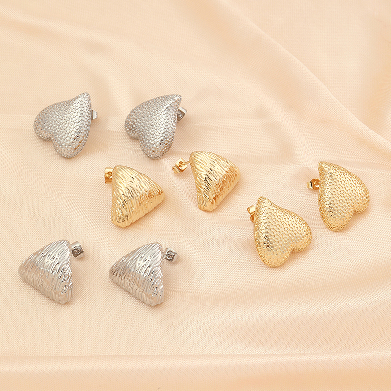 1 Pair Simple Style Heart Shape Plating Copper 18k Gold Plated White Gold Plated Ear Studs display picture 5