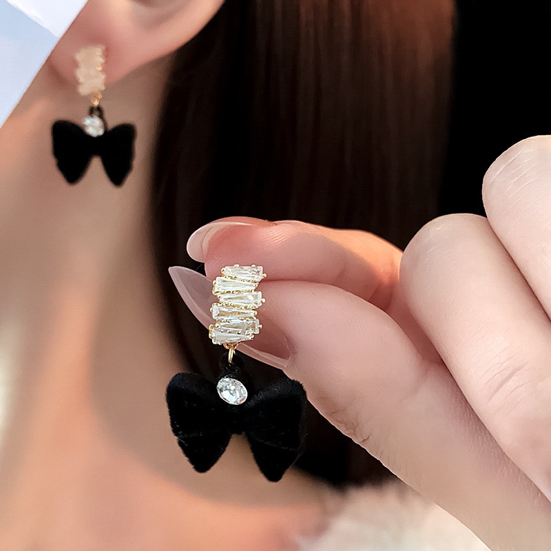 1 Pair Sweet Bow Knot Inlay Alloy Rhinestones Drop Earrings display picture 1