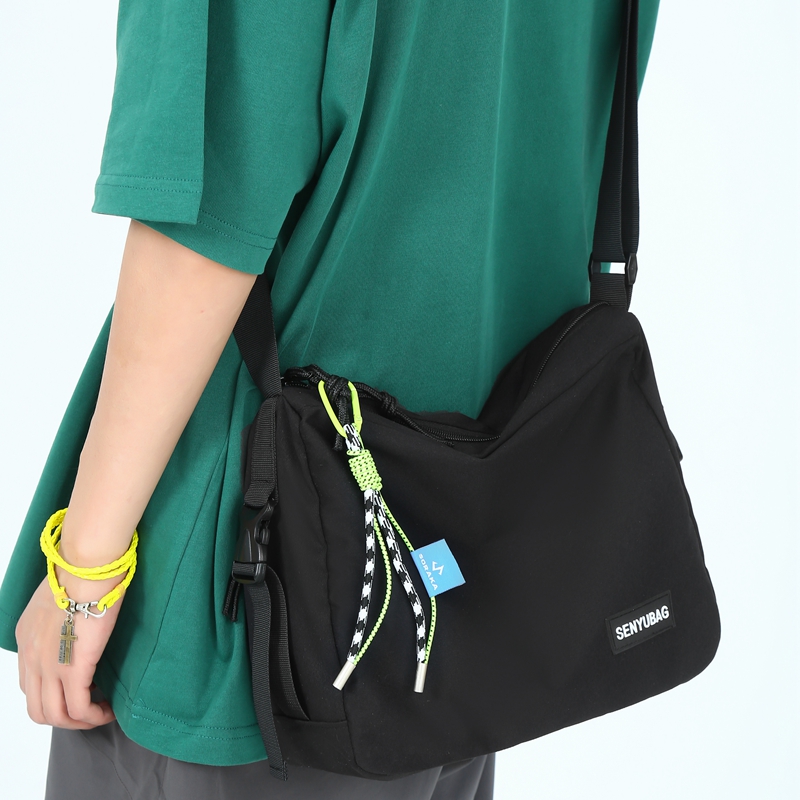 Unisex Nylon Solid Color Basic Square Zipper Shoulder Bag Underarm Bag display picture 4
