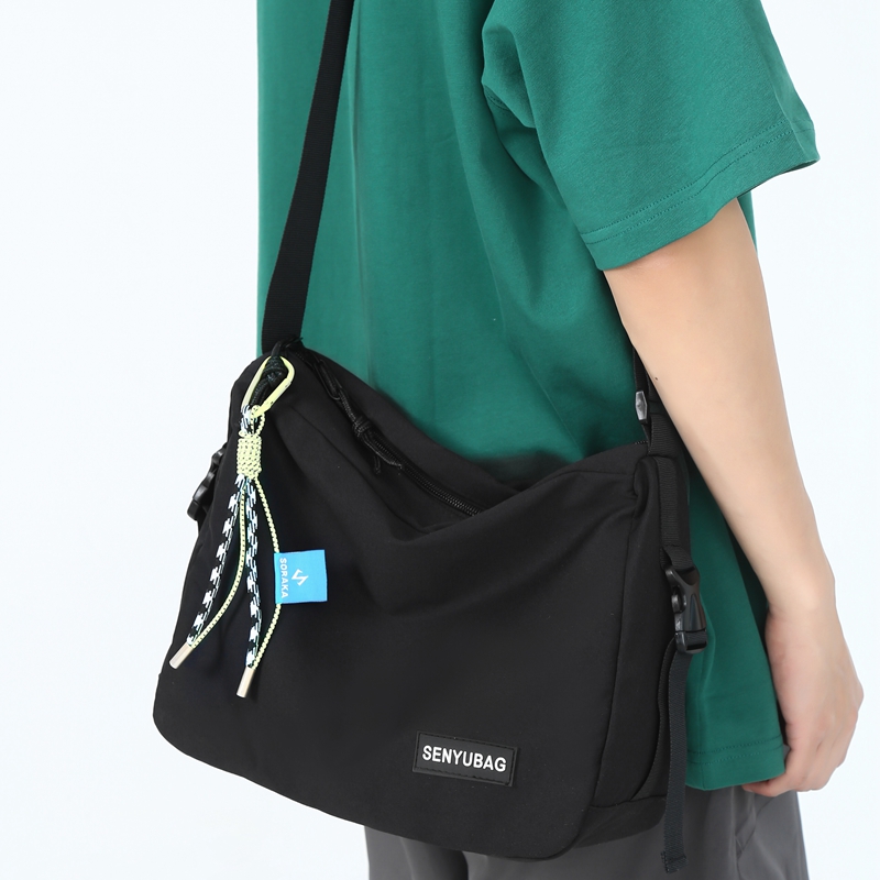 Unisex Nylon Solid Color Basic Square Zipper Shoulder Bag Underarm Bag display picture 2