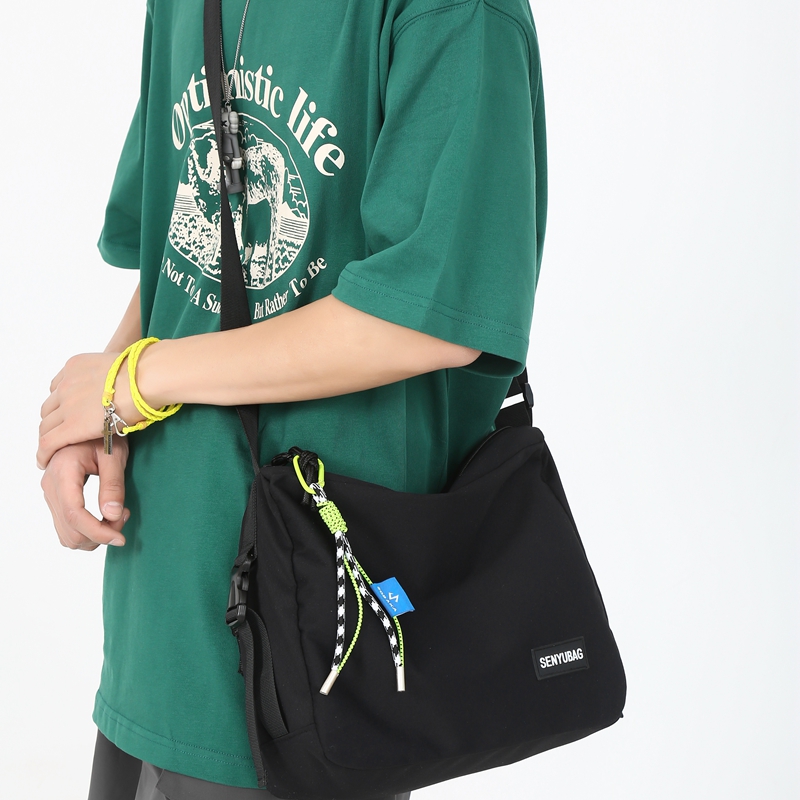 Unisex Nylon Solid Color Basic Square Zipper Shoulder Bag Underarm Bag display picture 18