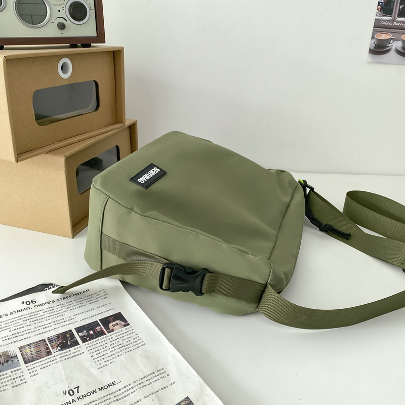 Unisex Nylon Solid Color Basic Square Zipper Shoulder Bag Underarm Bag display picture 11