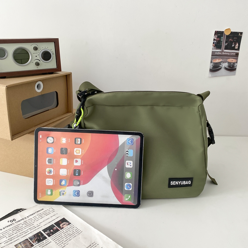 Unisex Nylon Solid Color Basic Square Zipper Shoulder Bag Underarm Bag display picture 15