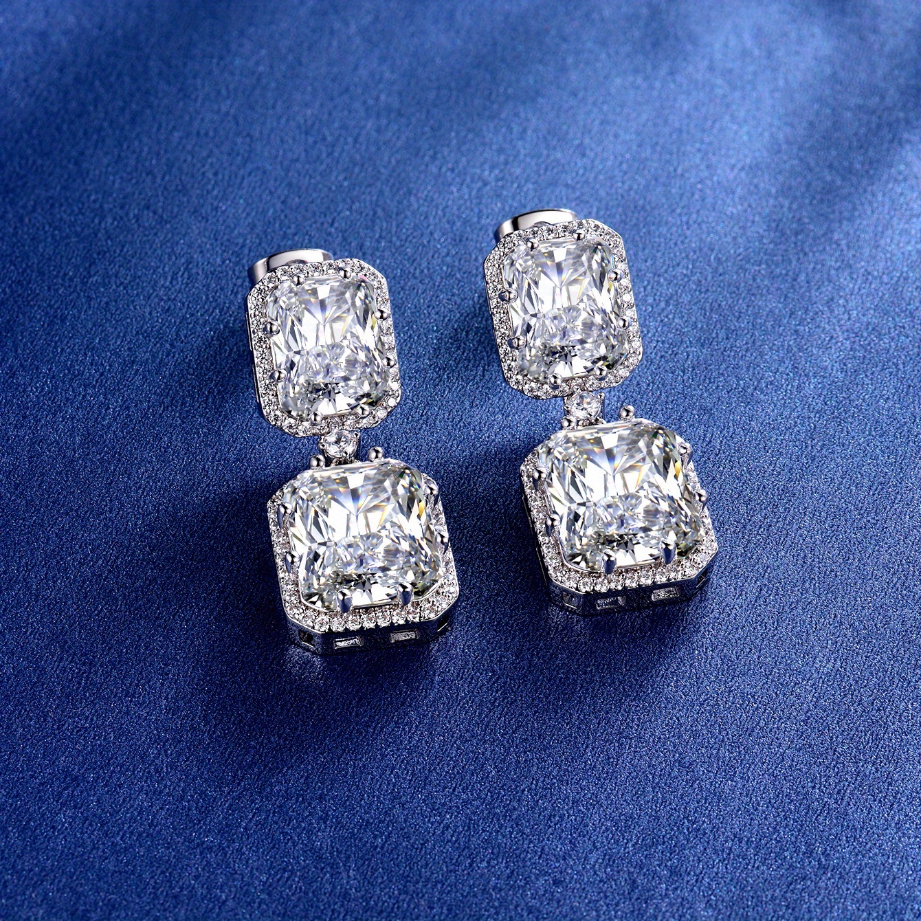 1 Par Elegante Estilo Barroco Brillante Rectángulo Enchapado Embutido Cobre Circón Blanco Oro Plateado Pendientes De Gota display picture 5