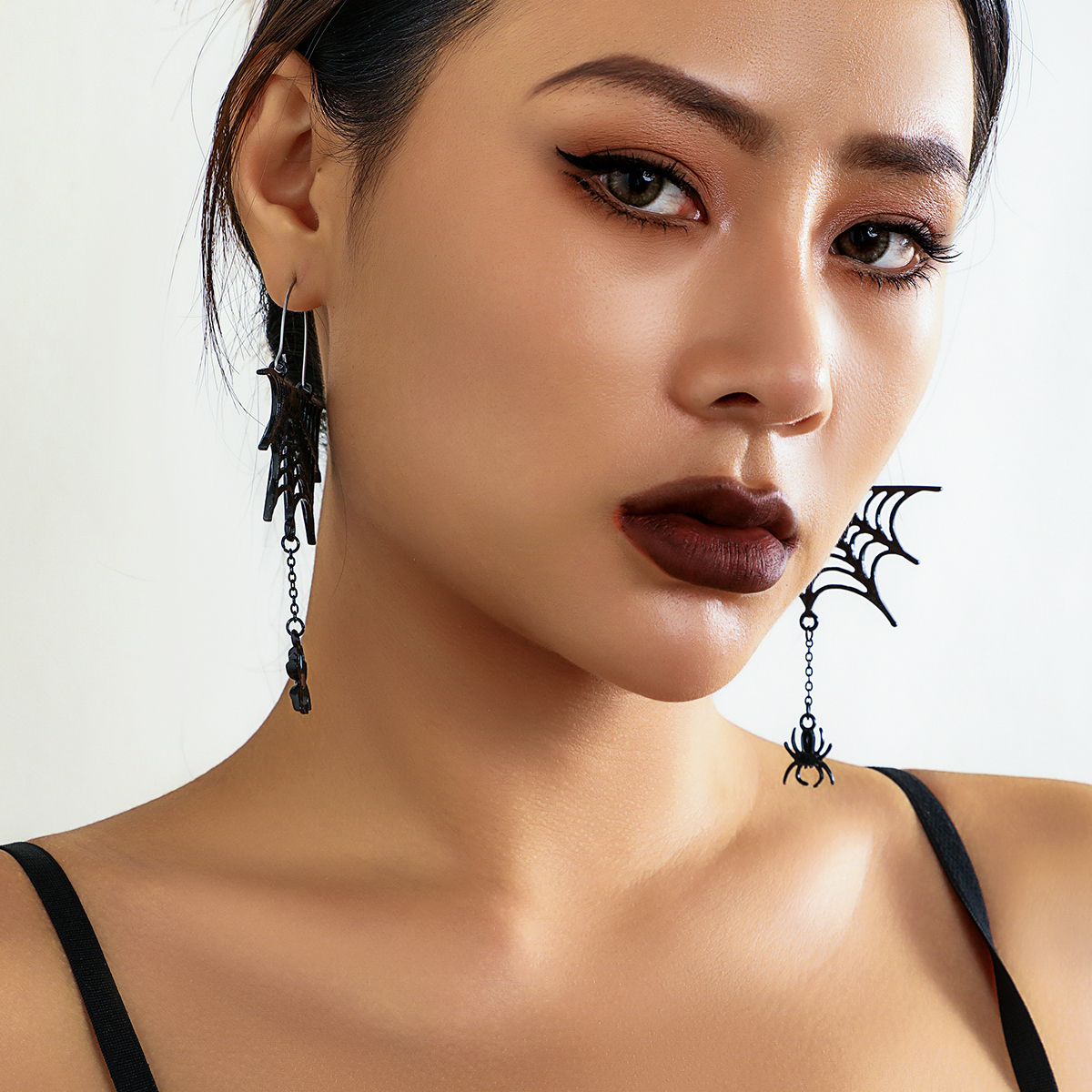 1 Pair Gothic Exaggerated Spider Spider Web Hollow Out Alloy Drop Earrings display picture 2