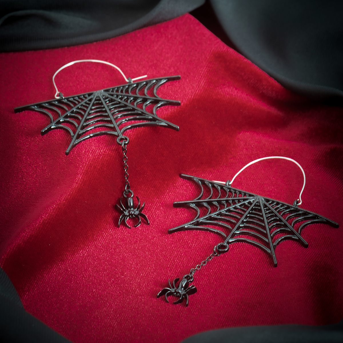 1 Pair Gothic Exaggerated Spider Spider Web Hollow Out Alloy Drop Earrings display picture 5