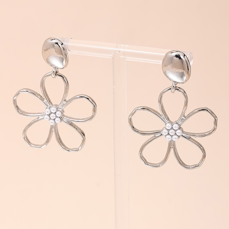 1 Pair Sweet Simple Style Flower Alloy Artificial Pearls Drop Earrings display picture 3