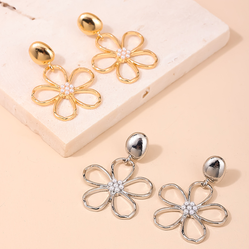 1 Pair Sweet Simple Style Flower Alloy Artificial Pearls Drop Earrings display picture 1