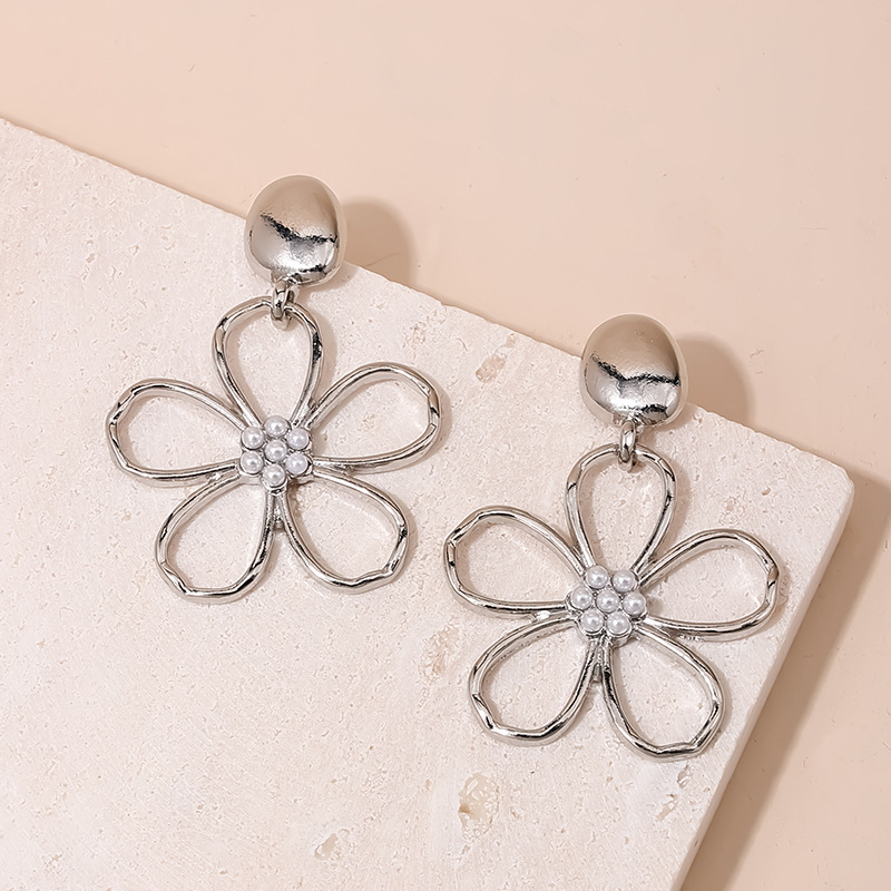 1 Pair Sweet Simple Style Flower Alloy Artificial Pearls Drop Earrings display picture 5