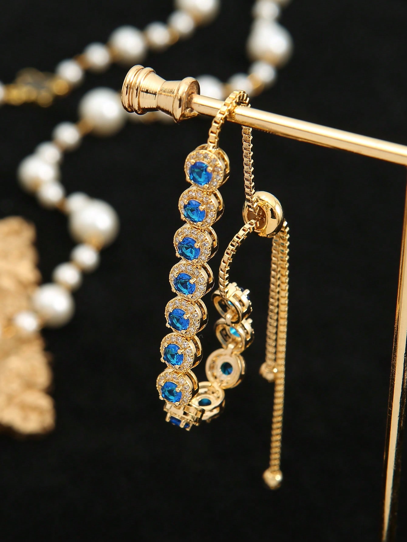 Elegant Shiny Geometric Copper Zircon 18k Gold Plated Bracelets display picture 7