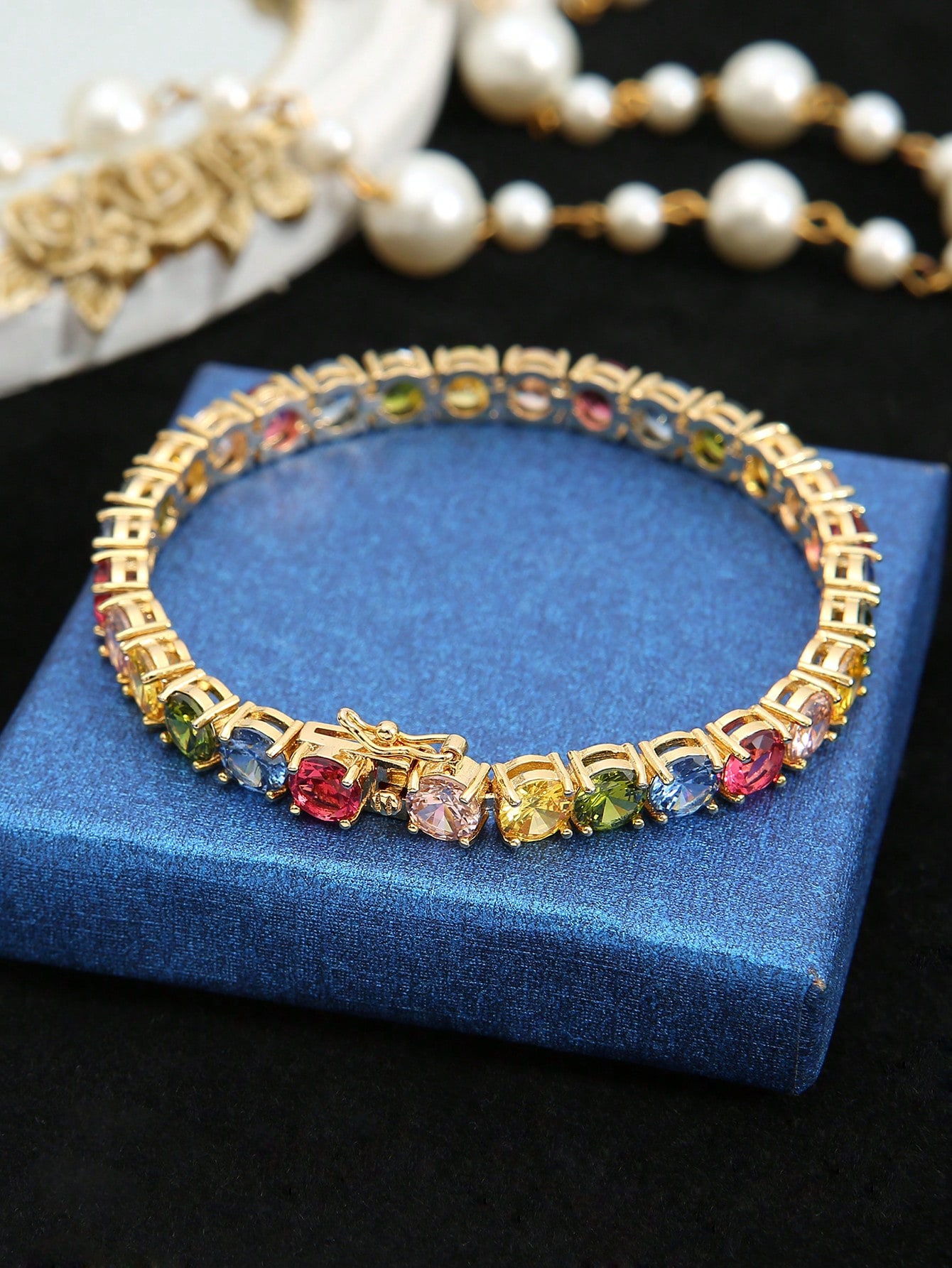 Elegant Shiny Geometric Copper Zircon 18k Gold Plated Bracelets display picture 2
