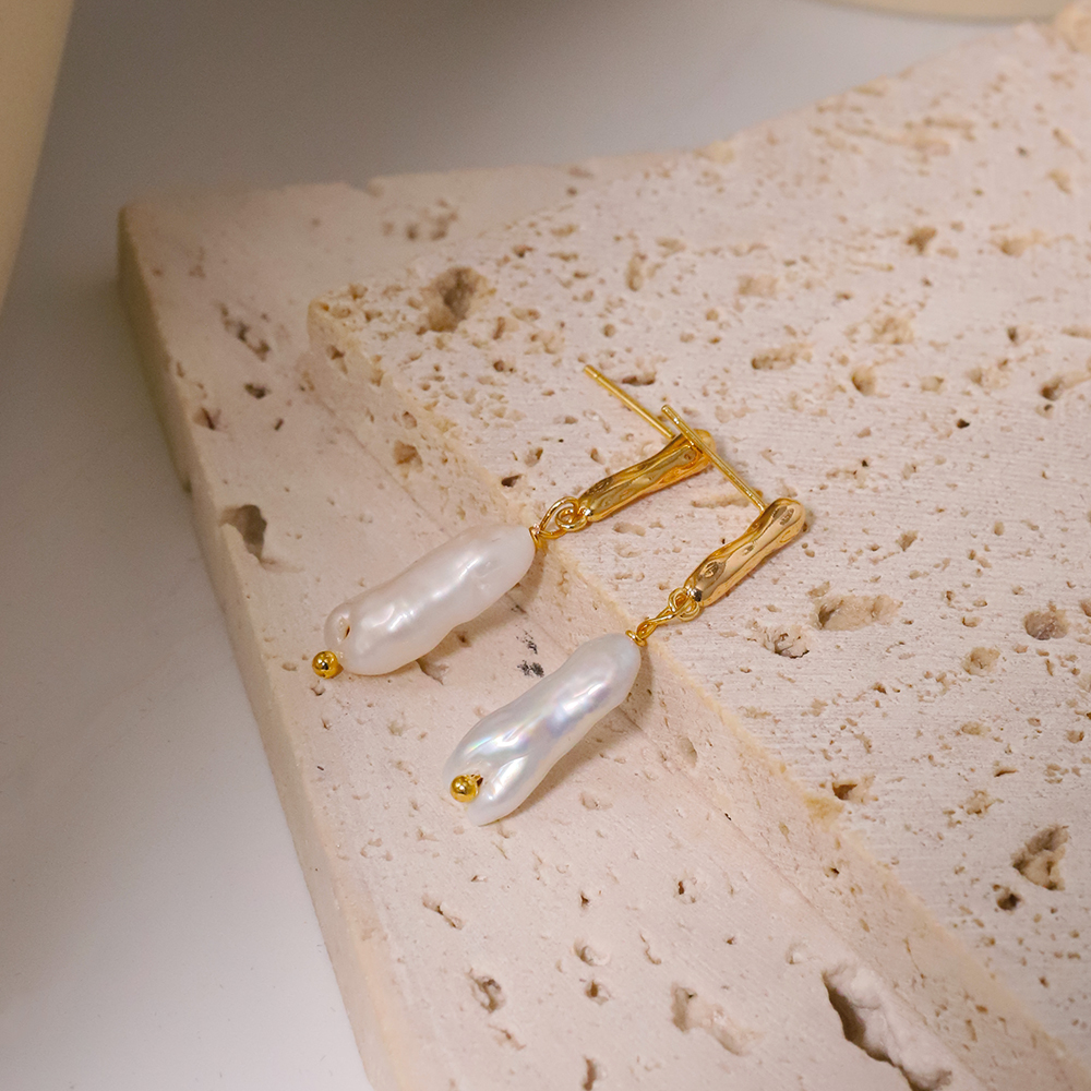 1 Pair Simple Style Geometric Freshwater Pearl Metal 18k Gold Plated Drop Earrings display picture 1