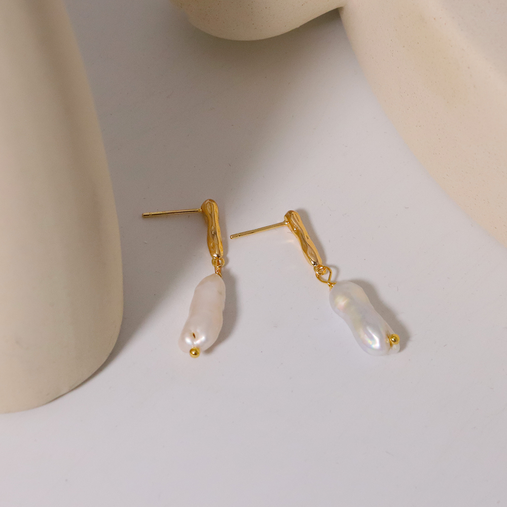 1 Pair Simple Style Geometric Freshwater Pearl Metal 18k Gold Plated Drop Earrings display picture 6