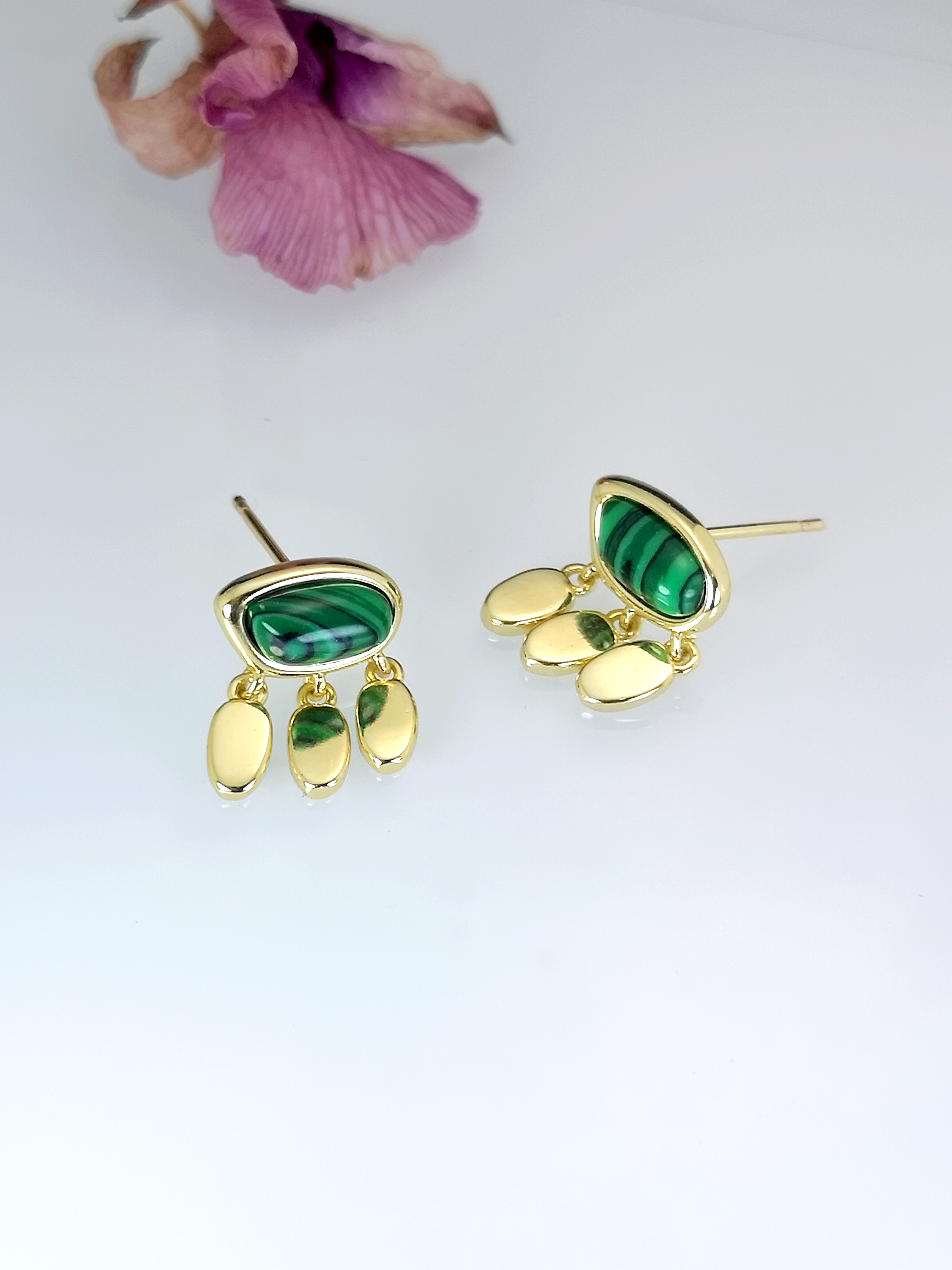 1 Pair Casual Simple Style Geometric Plating Inlay Copper Artificial Gemstones Gold Plated Silver Plated Earrings display picture 4
