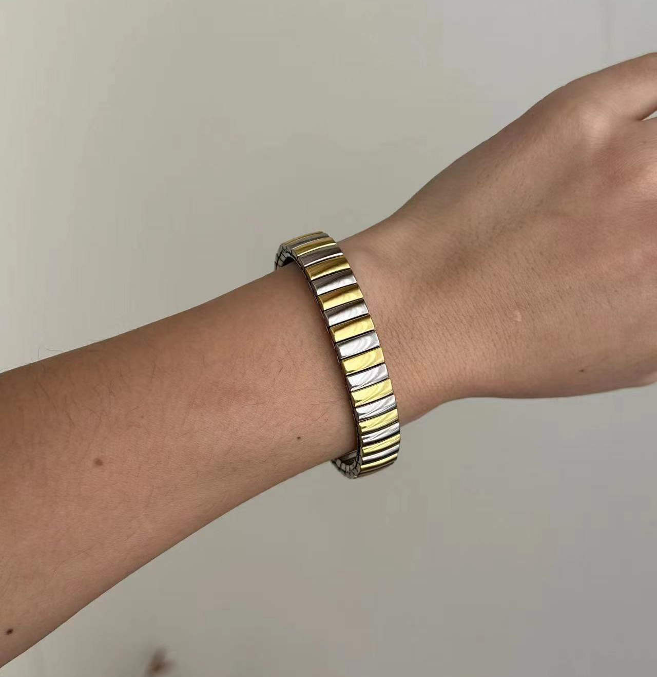 Rétro Style Simple Forme De Cœur Couleur Unie Acier Inoxydable Placage Plaqué Or 18k Bracelet display picture 3