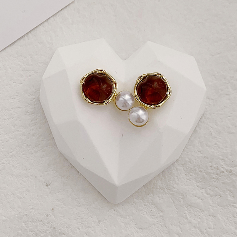 1 Pair Vintage Style Simple Style Round Pearl Plating Inlay Alloy Resin Gold Plated Drop Earrings display picture 6