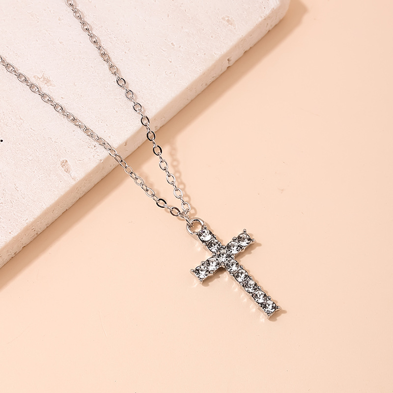 Ig Style Simple Style Commute Cross Alloy Plating Inlay Rhinestones Women's Pendant Necklace display picture 3