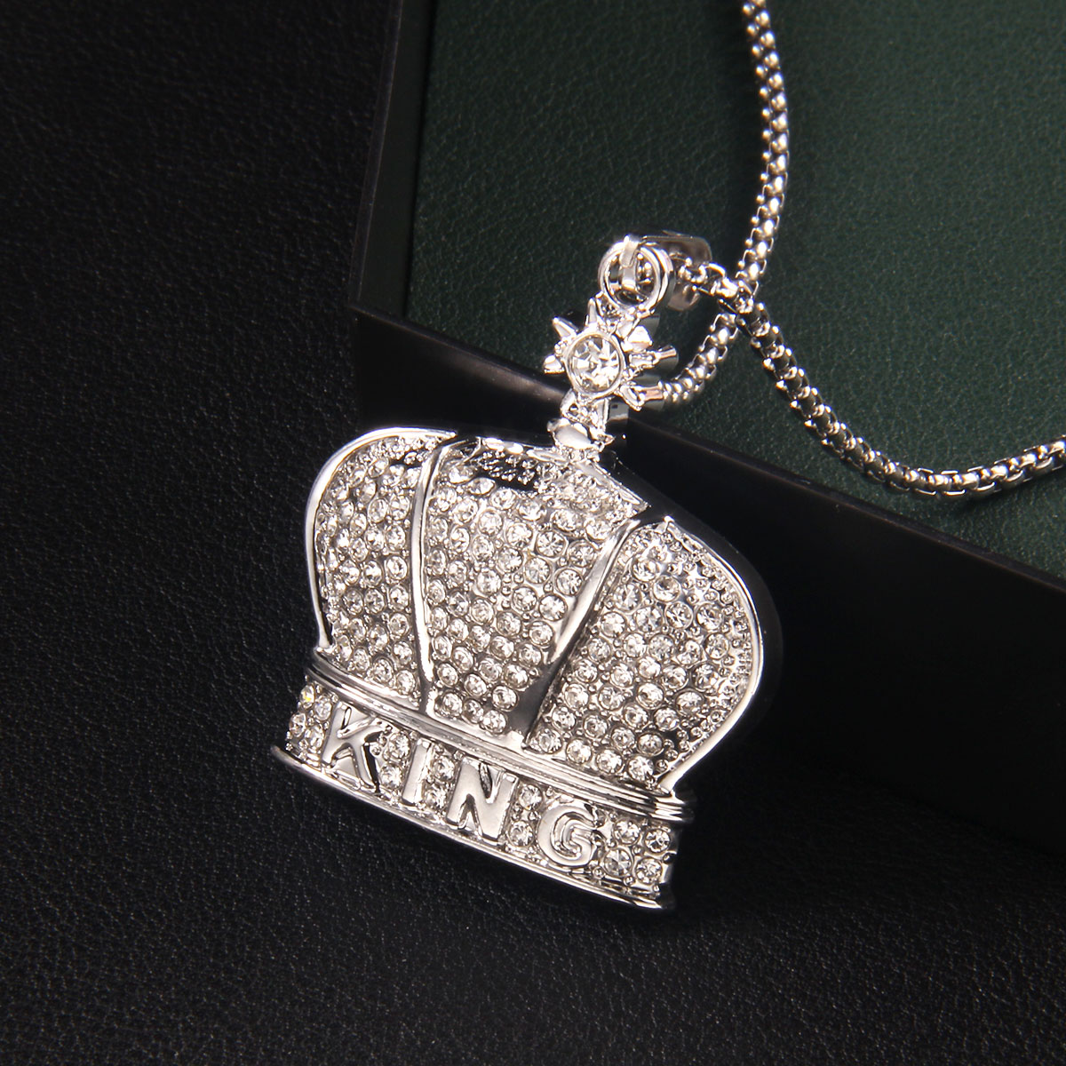 Commute Crown 201 Stainless Steel Zinc Alloy Rhinestones Unisex Necklace display picture 3