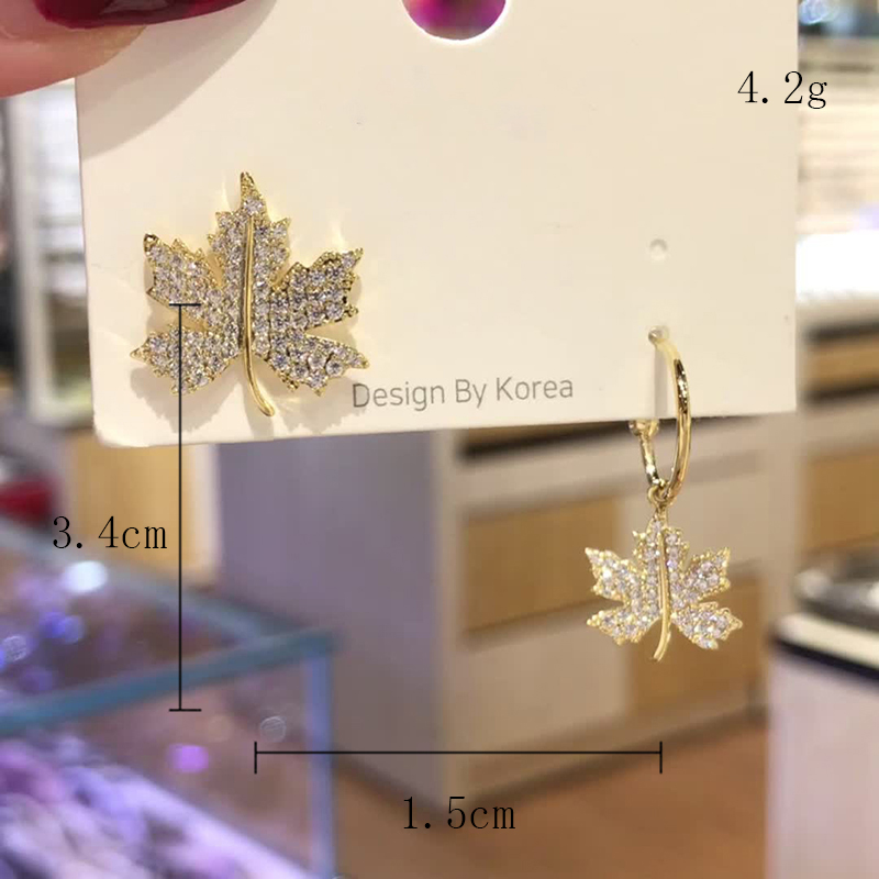 1 Pair Simple Style Shiny Maple Leaf Heart Shape Butterfly Plating Hollow Out Inlay Alloy Rhinestones Pearl 14k Gold Plated Drop Earrings display picture 5