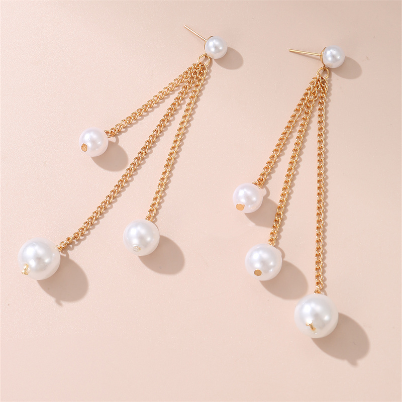 1 Pair Casual Romantic Round Three-dimensional Artificial Pearl Alloy Drop Earrings display picture 4
