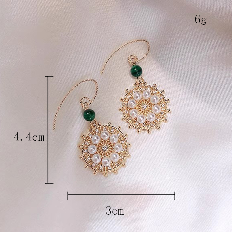 1 Paire Style Simple Brillant Feuille D'érable Forme De Cœur Papillon Placage Évider Incruster Alliage Strass Perle Plaqué Or 14k Boucles D'oreilles display picture 7