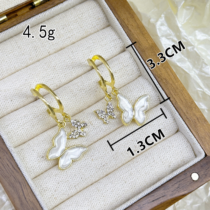 1 Paire Style Simple Brillant Feuille D'érable Forme De Cœur Papillon Placage Évider Incruster Alliage Strass Perle Plaqué Or 14k Boucles D'oreilles display picture 17