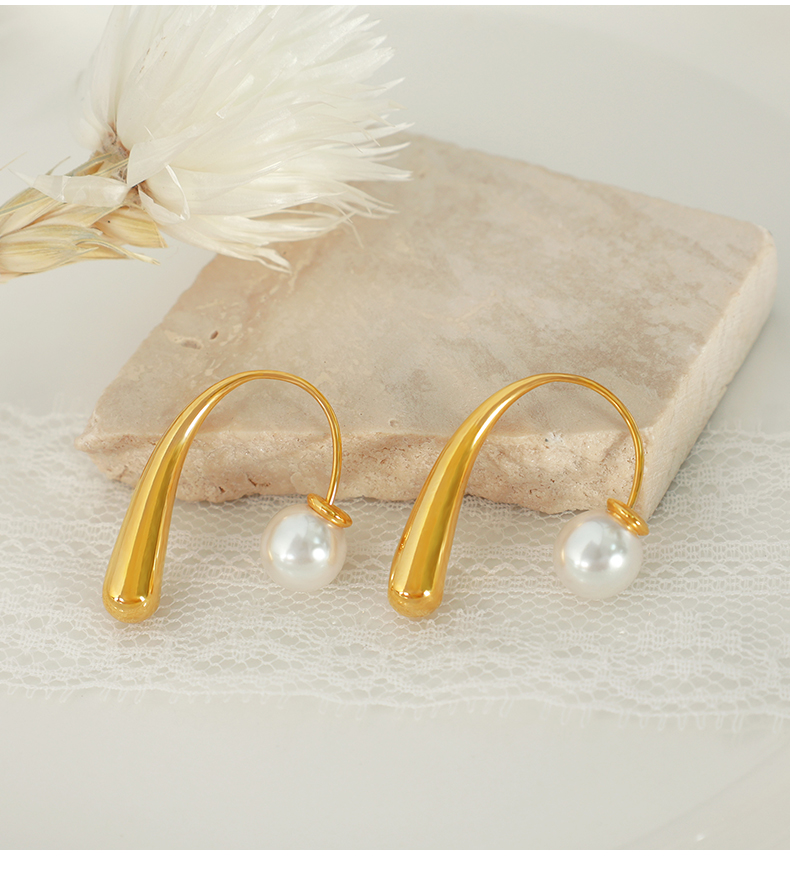 1 Pair Elegant Simple Style Commute Curve Plating Three-dimensional Inlay Titanium Steel Artificial Pearls 18k Gold Plated Ear Studs display picture 5