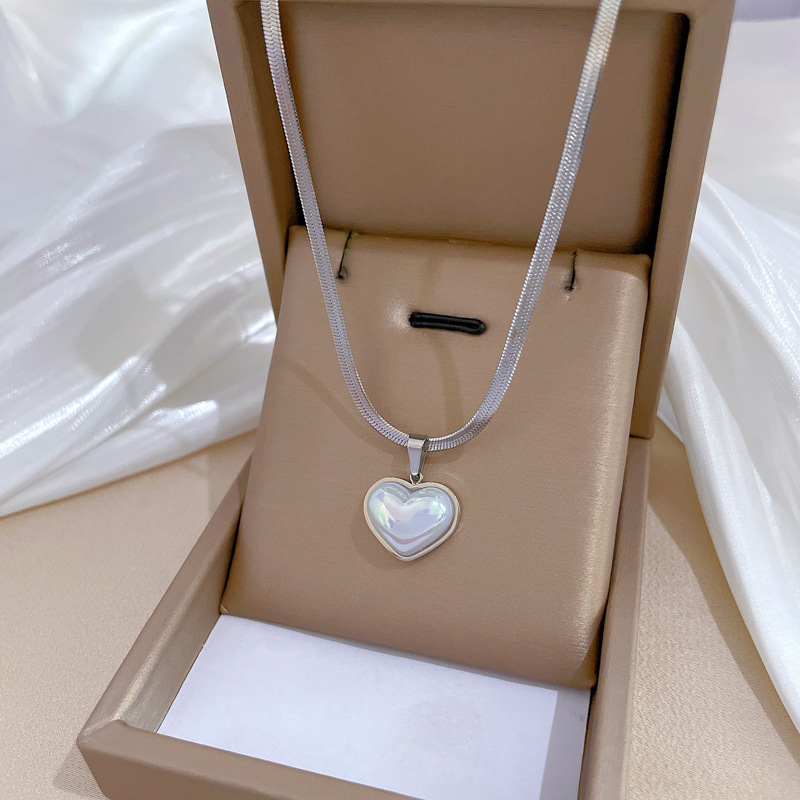 Simple Style Classic Style Heart Shape Titanium Steel Inlay Shell Pendant Necklace display picture 1