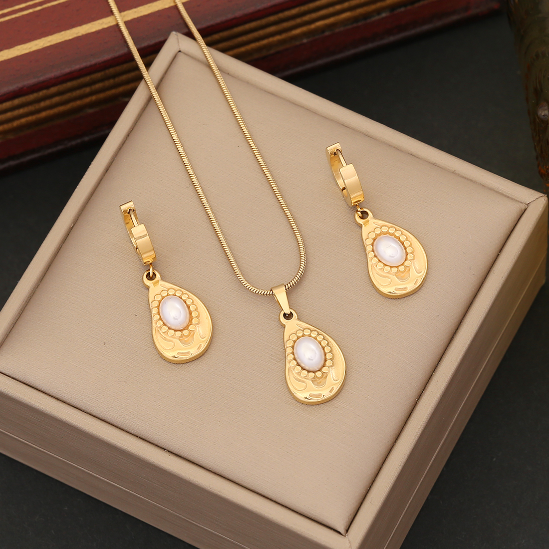 Stainless Steel 18K Gold Plated Lady Plating Inlay Round Pearl Earrings Necklace display picture 3