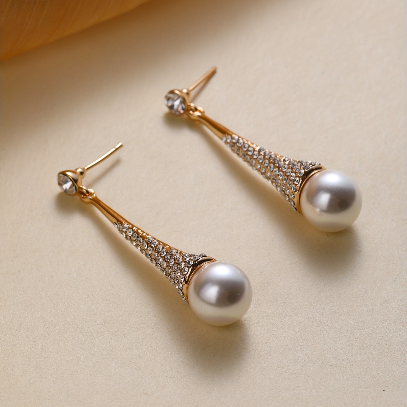 1 Pair Elegant Geometric Inlay Copper Pearl Zircon Gold Plated Drop Earrings display picture 3