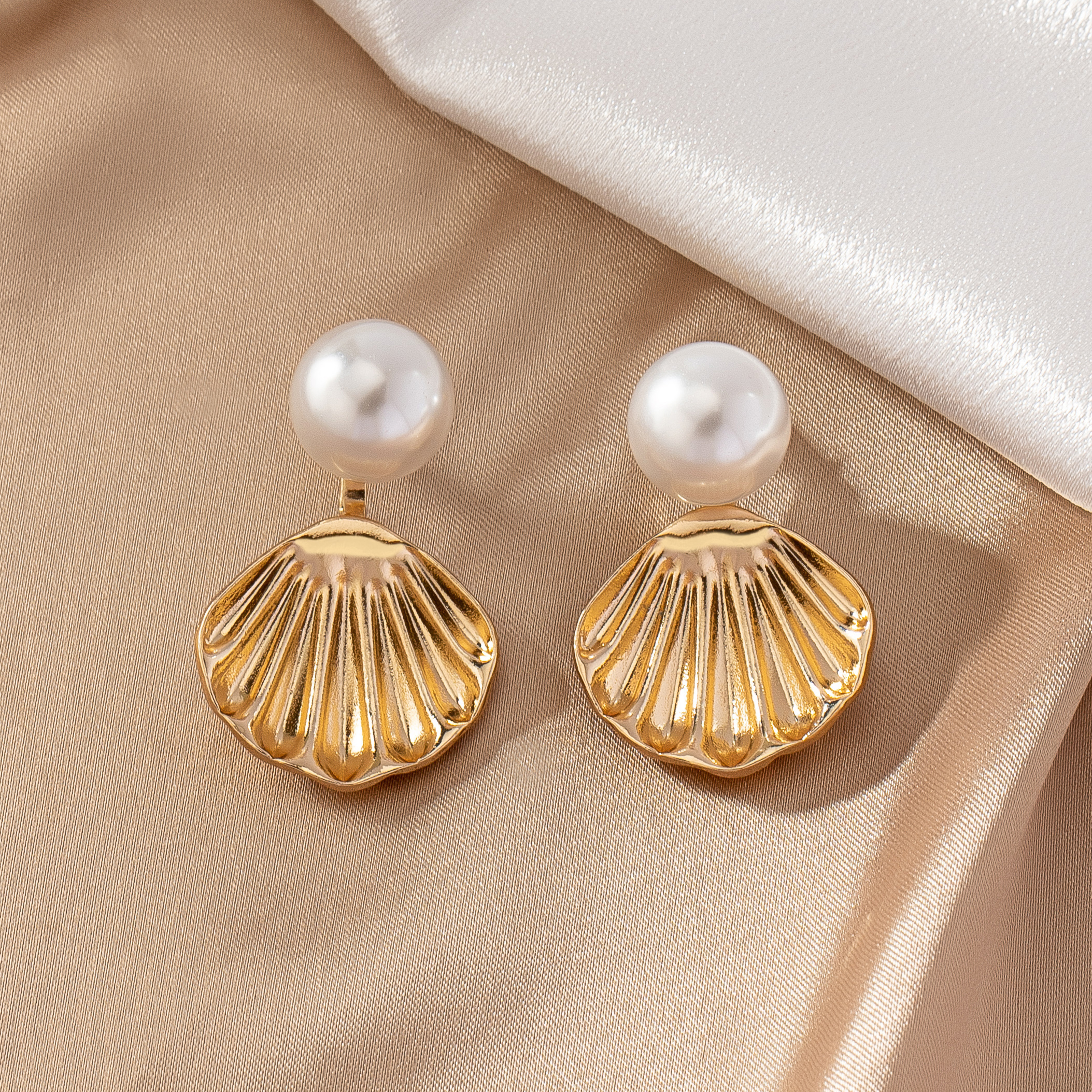 1 Pair Ig Style Retro Commute Shell Plating Inlay Alloy Pearl Drop Earrings display picture 4