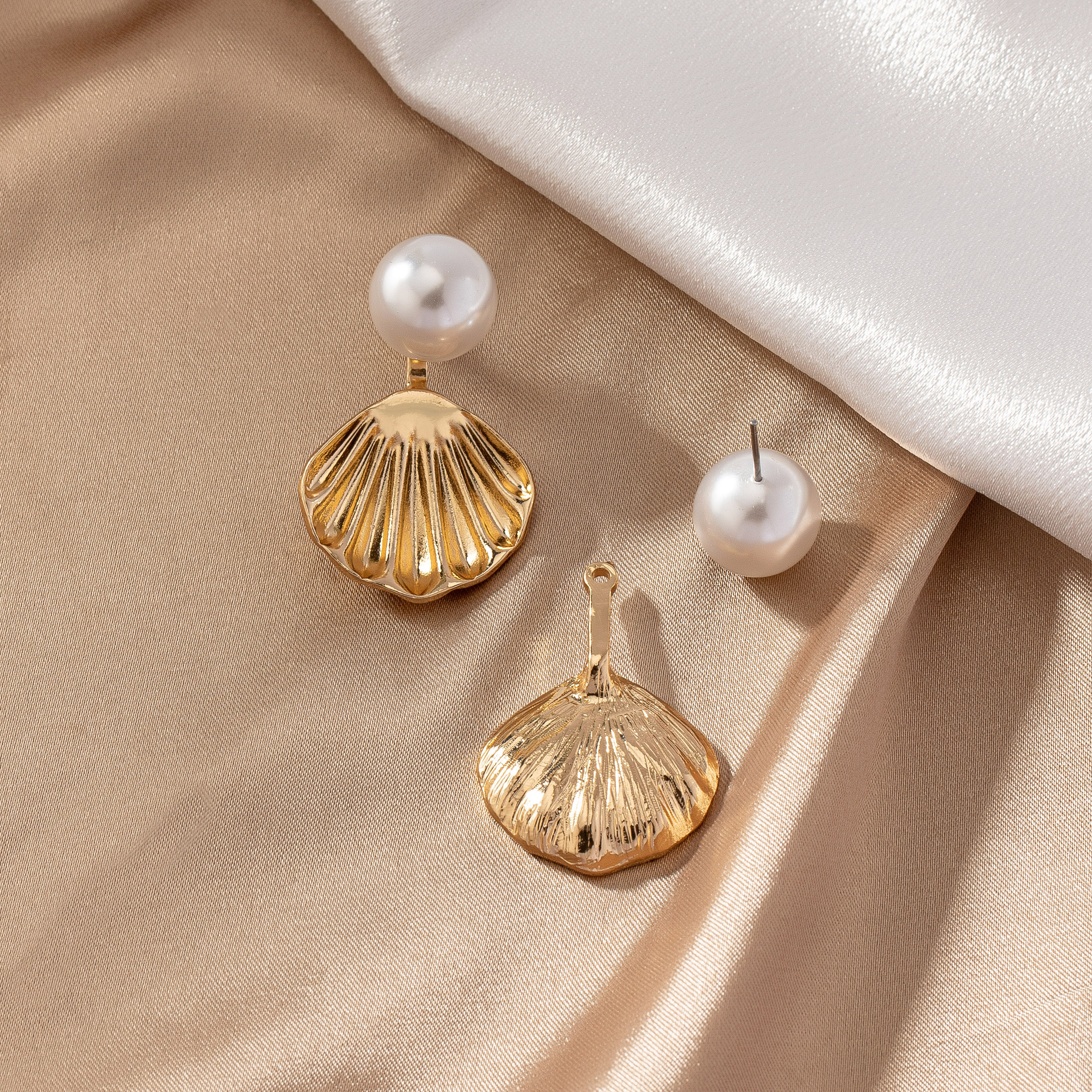 1 Pair Ig Style Retro Commute Shell Plating Inlay Alloy Pearl Drop Earrings display picture 5