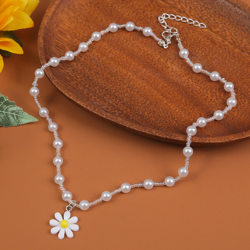 Sweet Daisy Plastic Resin Beaded Women's Pendant Necklace display picture 6