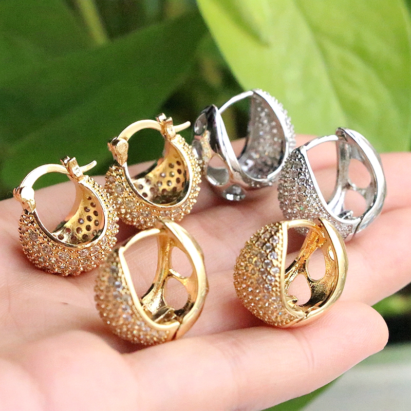 1 Pair Simple Style Semicircle Plating Hollow Out Copper Zircon 18k Gold Plated Hoop Earrings display picture 10