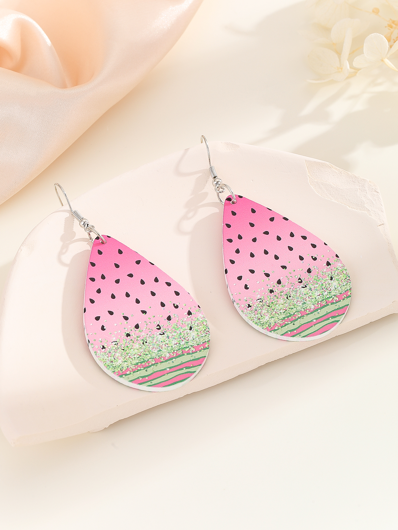 1 Pair Cute Simple Style Water Droplets Strawberry Alloy Drop Earrings display picture 4