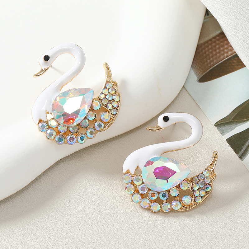 1 Pair Simple Style Shiny Swan Plating Inlay Alloy Rhinestones Gold Plated Ear Studs display picture 5