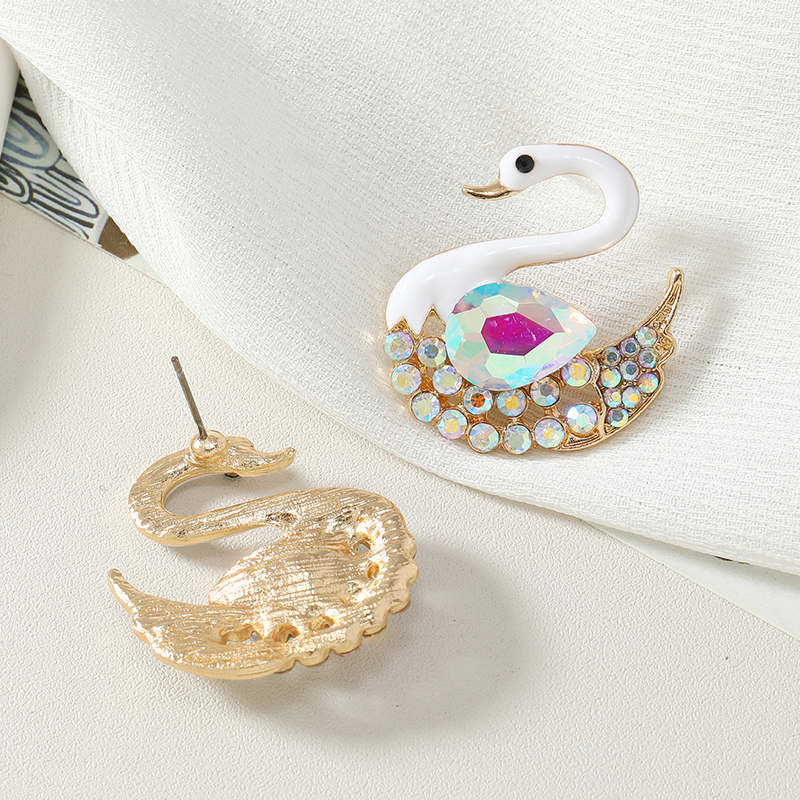 1 Pair Simple Style Shiny Swan Plating Inlay Alloy Rhinestones Gold Plated Ear Studs display picture 12