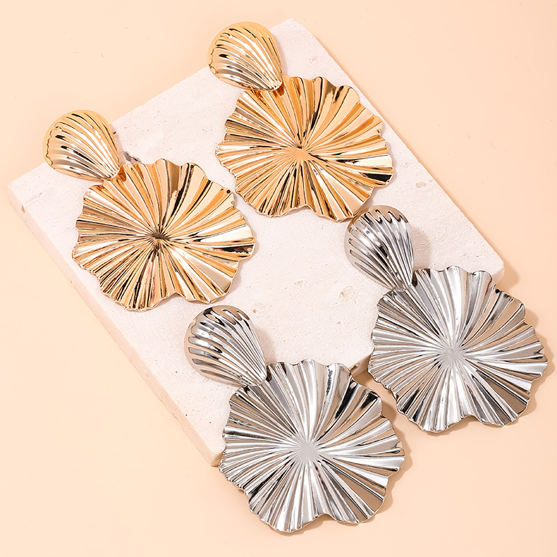 1 Pair Exaggerated Punk Simple Style Solid Color Lotus Leaf Hd-18918 Shell Plating Frill Alloy Drop Earrings display picture 1