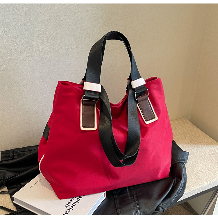 Women's Pu Leather Solid Color Vintage Style Sewing Thread Square Lock Clasp Handbag display picture 4