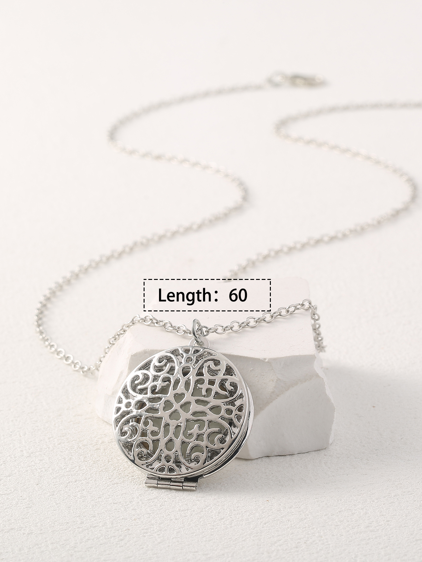 Classical Vintage Style Color Block Stainless Steel Alloy Luminous Unisex Pendant Necklace display picture 19