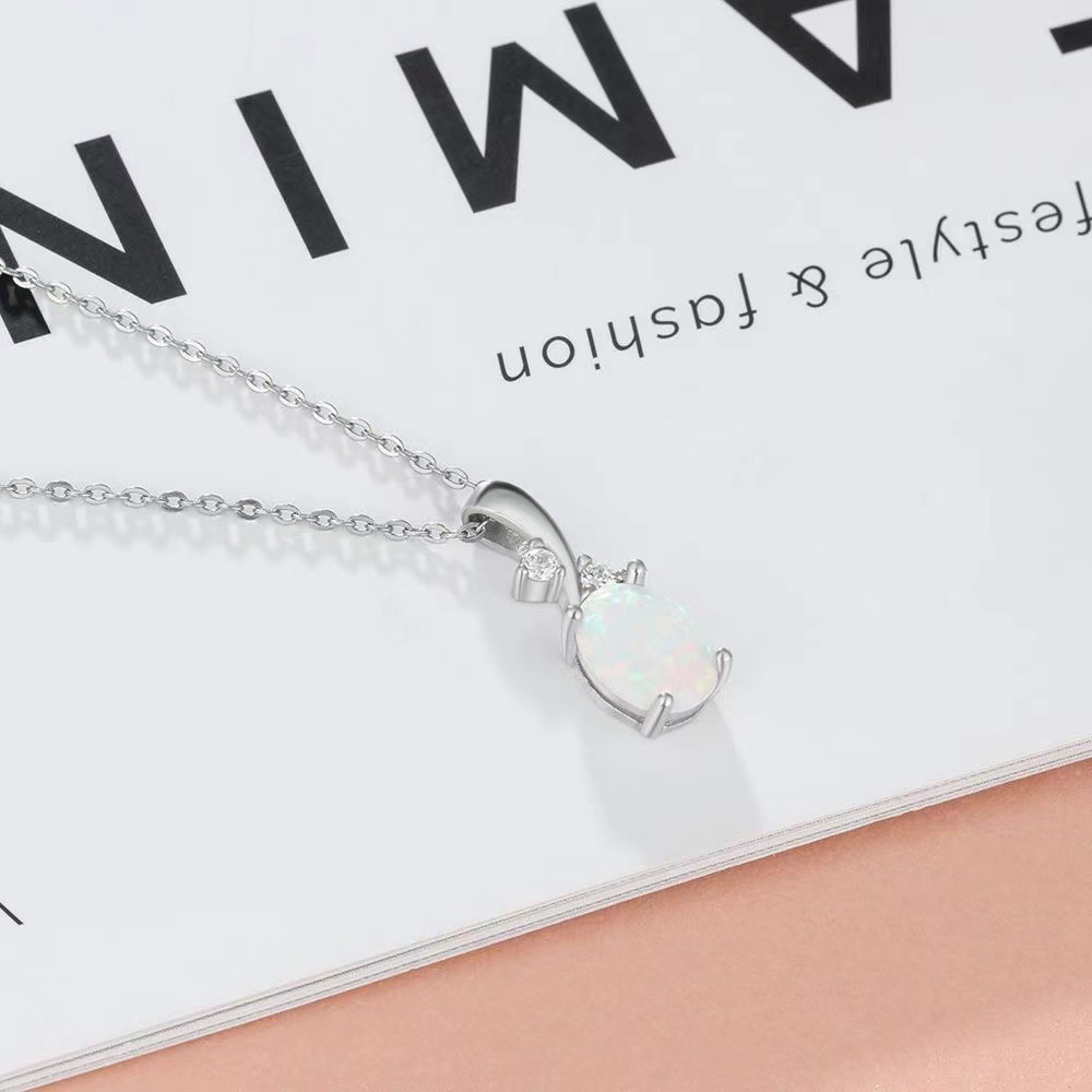 Casual Elegant Color Block Copper Plating Inlay Gem White Gold Plated Pendant Necklace display picture 1