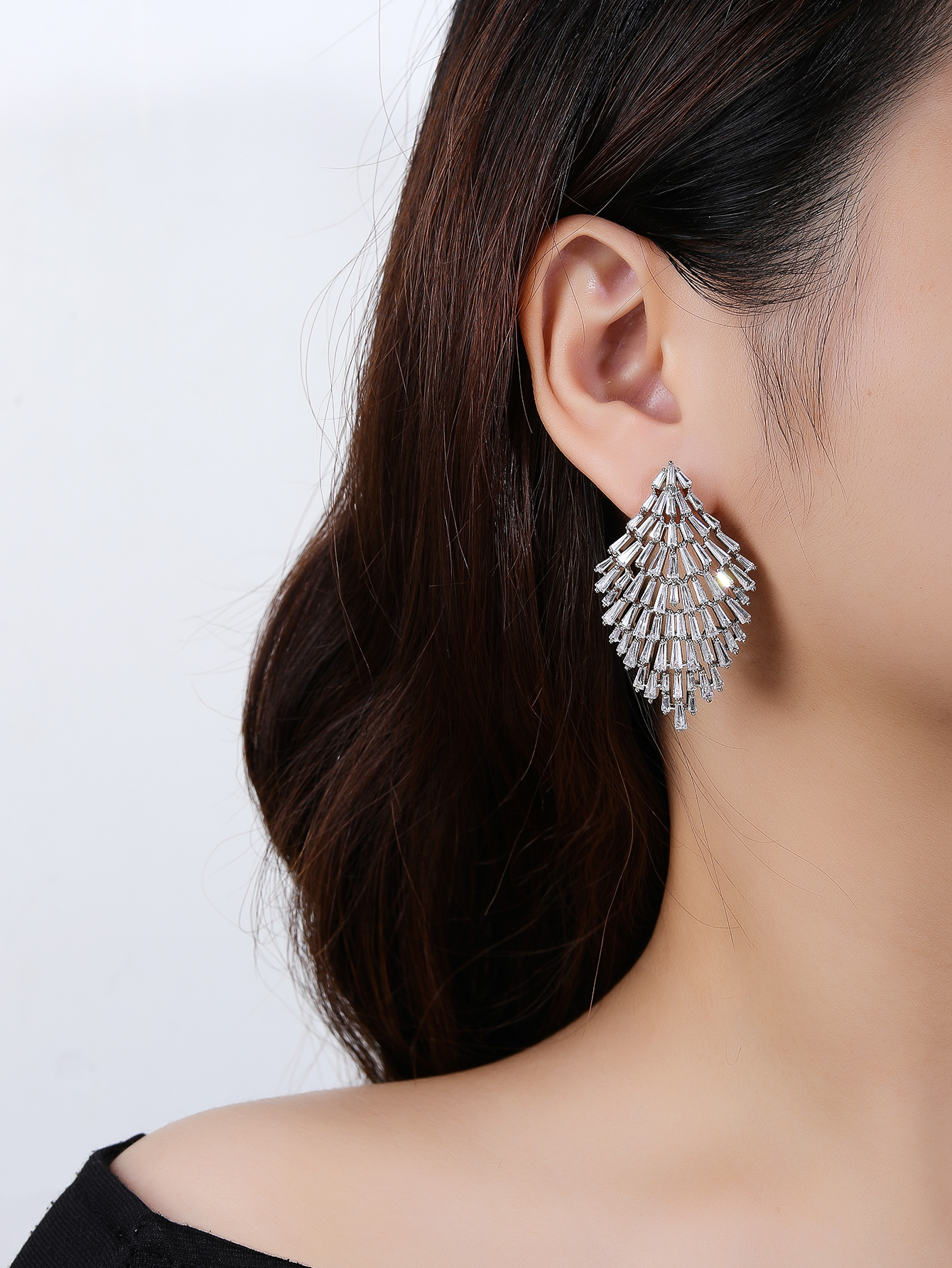 1 Pair Elegant Glam Luxurious Geometric Tassel Plating Inlay Copper Zircon Earrings display picture 4