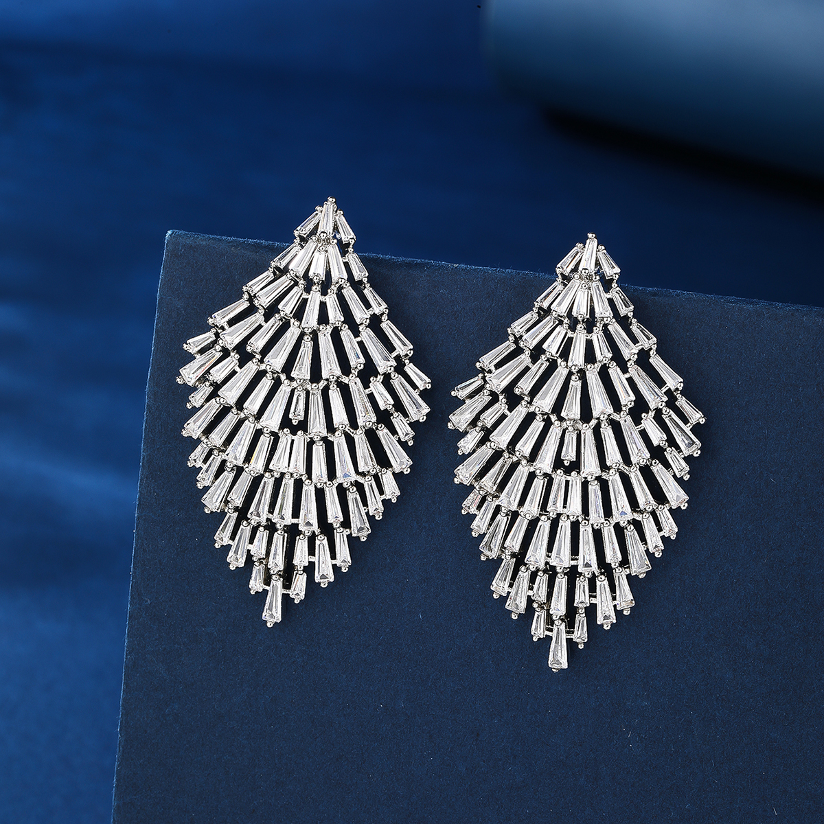 1 Pair Elegant Glam Luxurious Geometric Tassel Plating Inlay Copper Zircon Earrings display picture 5