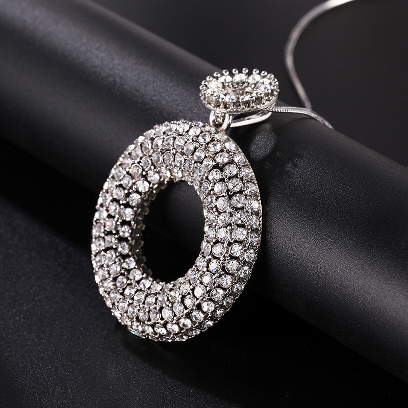 Simple Style Circle Alloy Copper Inlay Artificial Crystal Women's Sweater Chain display picture 4