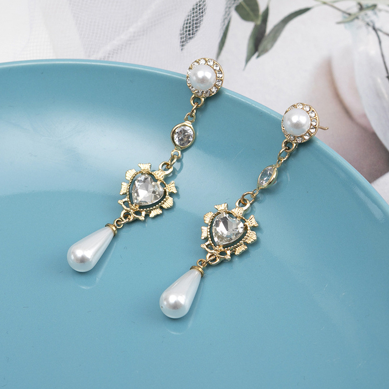 1 Paar Ig-stil Süss Herzform Überzug Inlay Metall Künstliche Perlen Zirkon Tropfenohrringe display picture 3